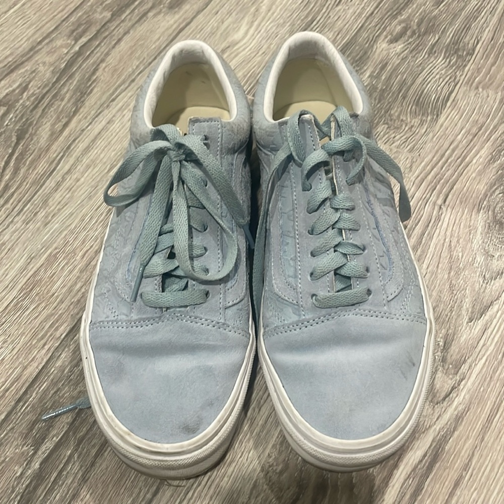 Lightly worn women’s Vans sneakers